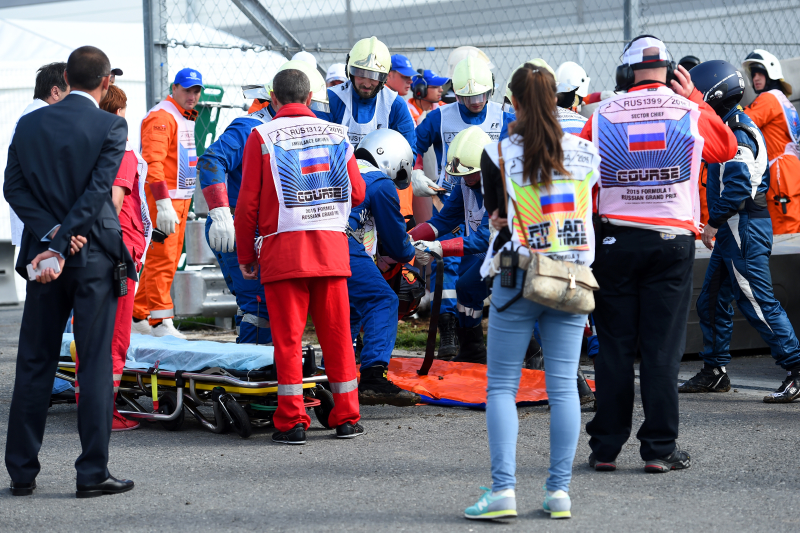 Illustration for article titled Carlos Sainz Jr. Miraculously OK To Race After Horrifying F1 Crash Under Barrier